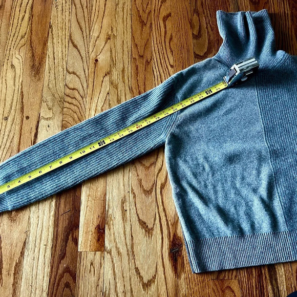 THEORY - Women’s 100 percent cashmere two-tone gray turtleneck sweater - petite - Picture 7 of 9